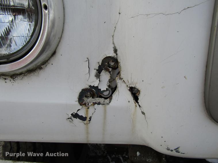 image for item DD3939 1979 Ford 8000 truck cab and chassis