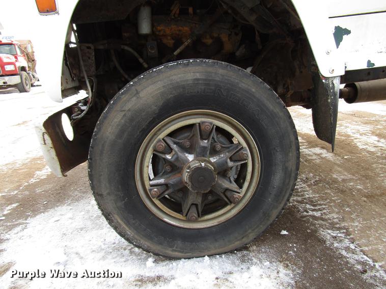 image for item DD3939 1979 Ford 8000 truck cab and chassis