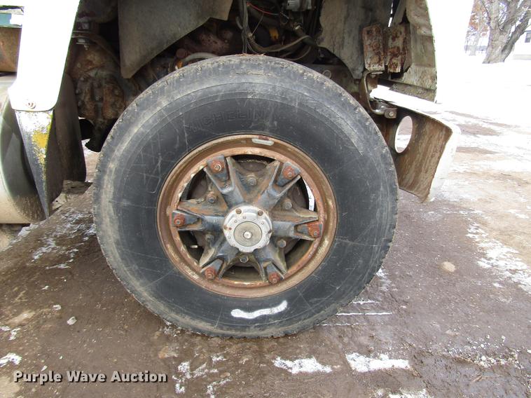 image for item DD3939 1979 Ford 8000 truck cab and chassis