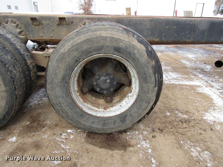 image for item DD3939 1979 Ford 8000 truck cab and chassis