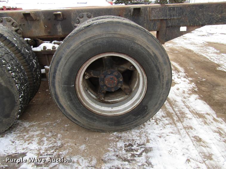 image for item DD3939 1979 Ford 8000 truck cab and chassis