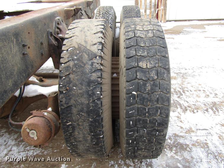 image for item DD3939 1979 Ford 8000 truck cab and chassis