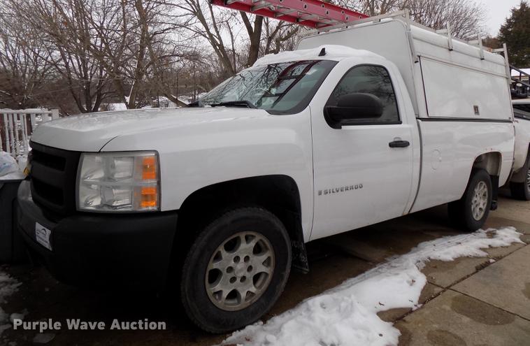 image for item DE7551 2007 Chevrolet Silverado 1500 pickup truck