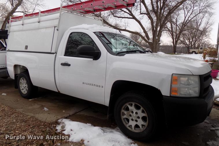 image for item DE7551 2007 Chevrolet Silverado 1500 pickup truck