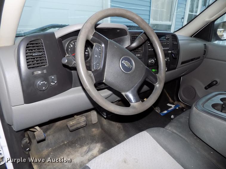 image for item DE7551 2007 Chevrolet Silverado 1500 pickup truck