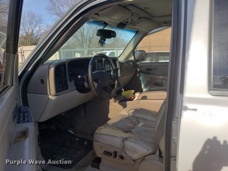 image for item DF1326 2004 Chevrolet Tahoe SUV