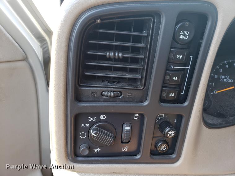 image for item DF1326 2004 Chevrolet Tahoe SUV