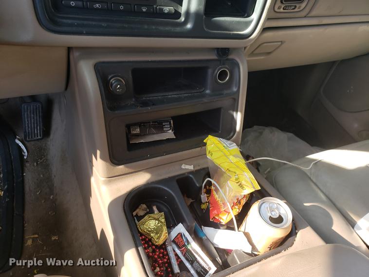 image for item DF1326 2004 Chevrolet Tahoe SUV