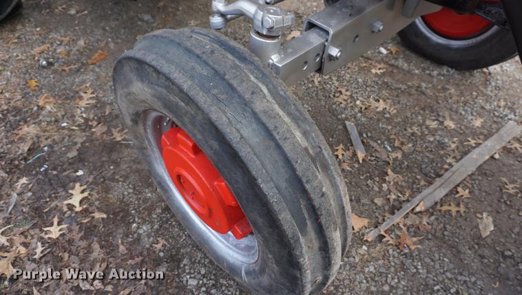 image for item DF1744 1970 Massey Ferguson 1080 tractor