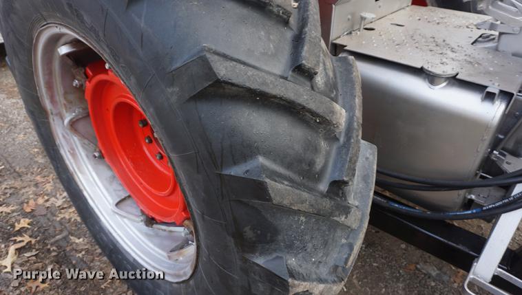 image for item DF1744 1970 Massey Ferguson 1080 tractor