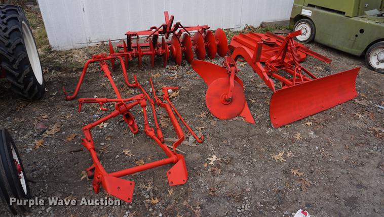 image for item DF1746 1957 International Cub Lowboy tractor