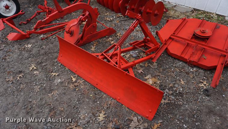 image for item DF1746 1957 International Cub Lowboy tractor