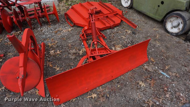 image for item DF1746 1957 International Cub Lowboy tractor