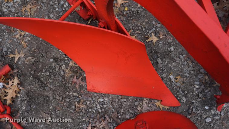 image for item DF1746 1957 International Cub Lowboy tractor