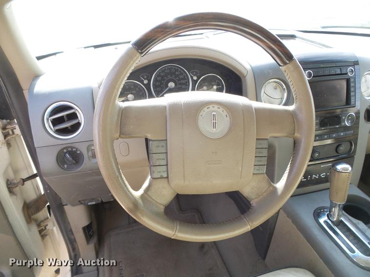 image for item DF2885 2008 Lincoln Mark LT SUV