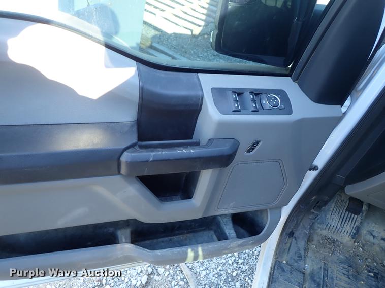 image for item DG2901 2015 Ford F150 SuperCrew pickup truck