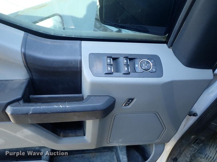 image for item DG2901 2015 Ford F150 SuperCrew pickup truck