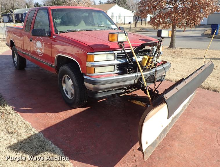 image for item DG2910 1997 Chevrolet K1500 Ext. Cab pickup truck