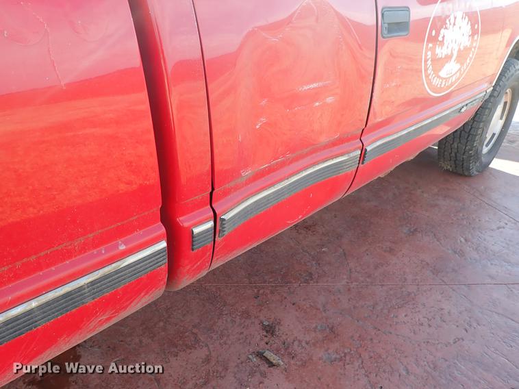 image for item DG2910 1997 Chevrolet K1500 Ext. Cab pickup truck