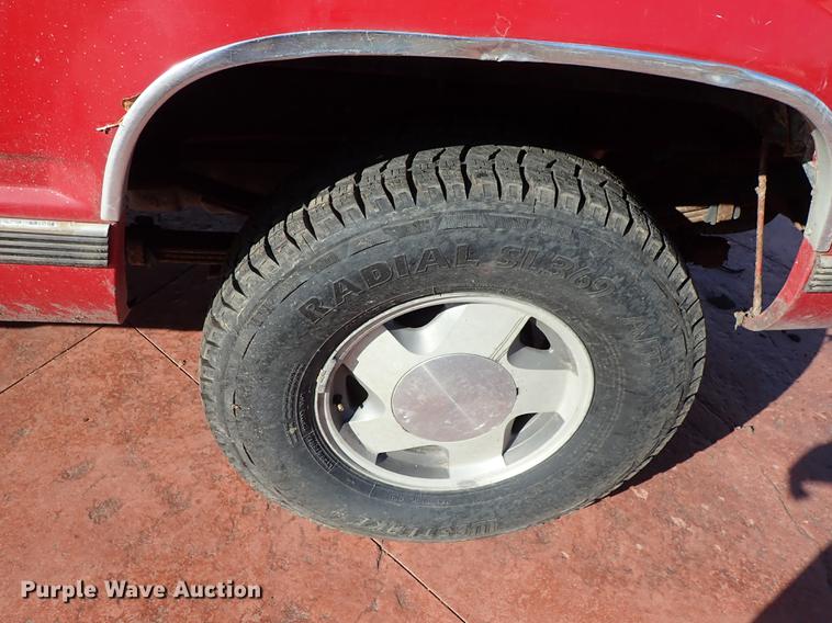 image for item DG2910 1997 Chevrolet K1500 Ext. Cab pickup truck