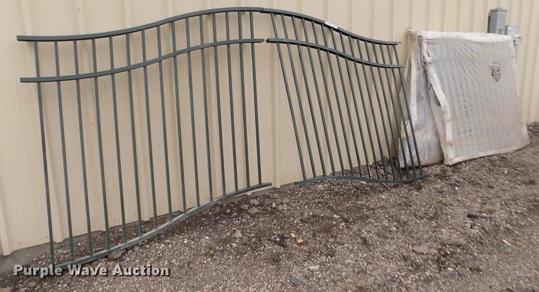 image for item DY9195 (5) aluminum fence panels