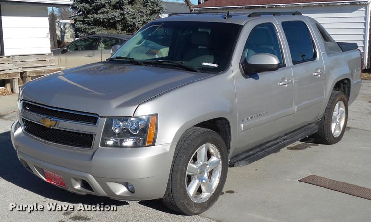 image for item EM9049 2007 Chevrolet Avalanche 1500 pickup truck