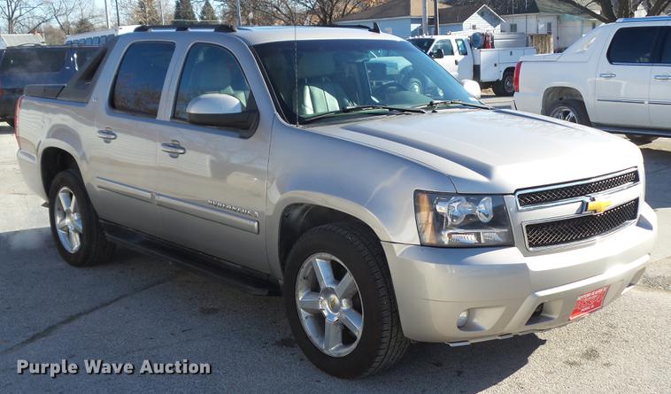image for item EM9049 2007 Chevrolet Avalanche 1500 pickup truck