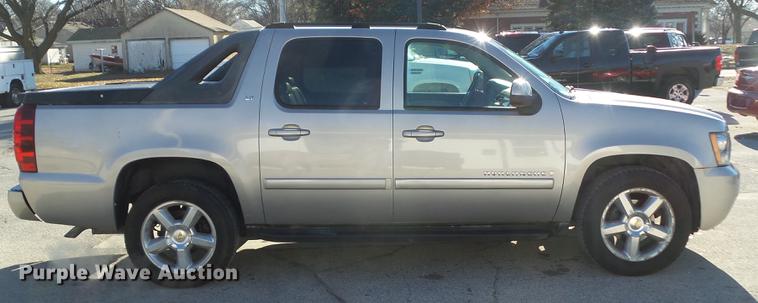 image for item EM9049 2007 Chevrolet Avalanche 1500 pickup truck