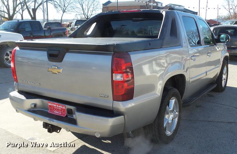 image for item EM9049 2007 Chevrolet Avalanche 1500 pickup truck
