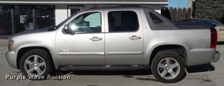 image for item EM9049 2007 Chevrolet Avalanche 1500 pickup truck
