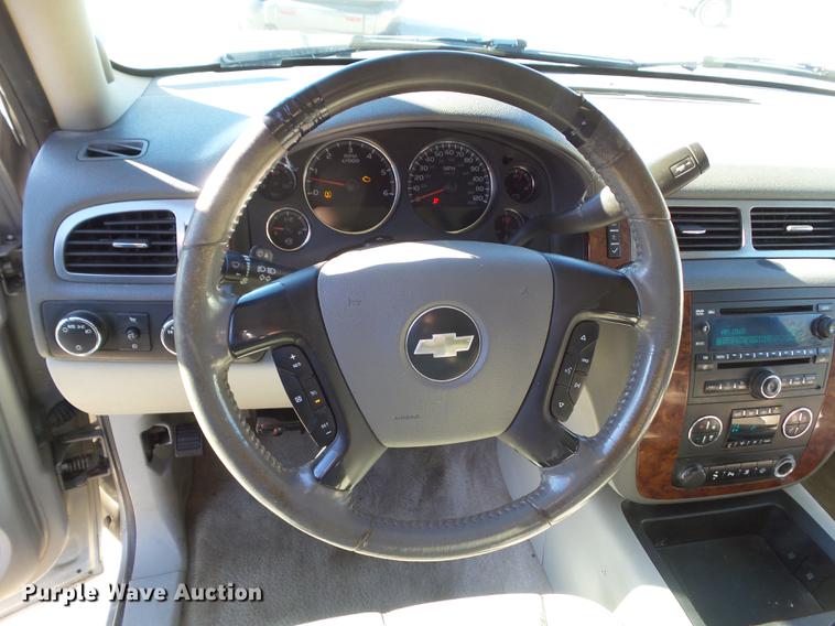 image for item EM9049 2007 Chevrolet Avalanche 1500 pickup truck