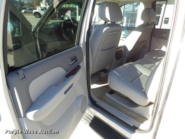 image for item EM9049 2007 Chevrolet Avalanche 1500 pickup truck