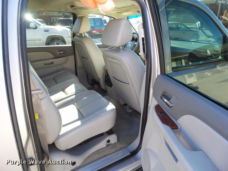 image for item EM9049 2007 Chevrolet Avalanche 1500 pickup truck