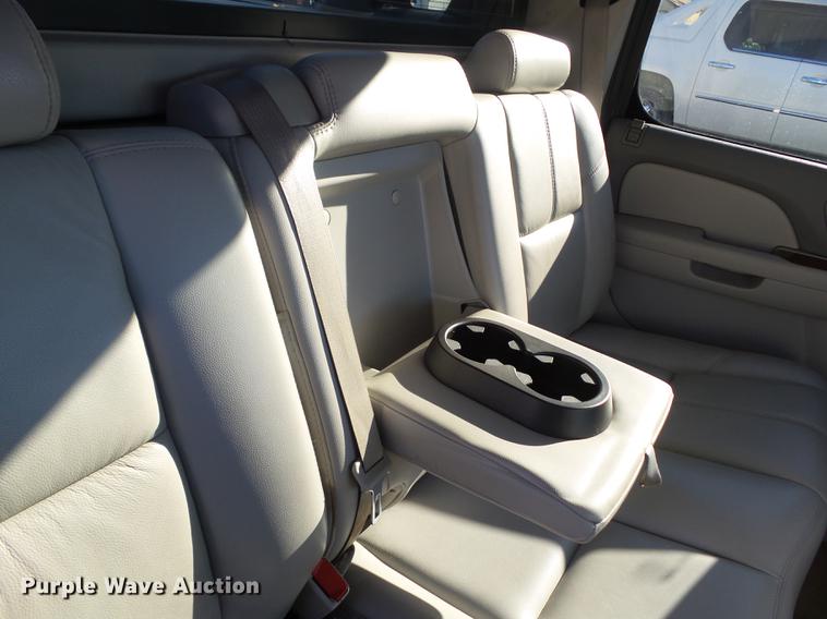 image for item EM9049 2007 Chevrolet Avalanche 1500 pickup truck