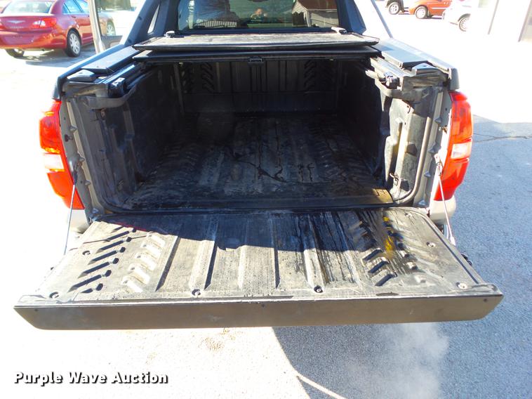 image for item EM9049 2007 Chevrolet Avalanche 1500 pickup truck