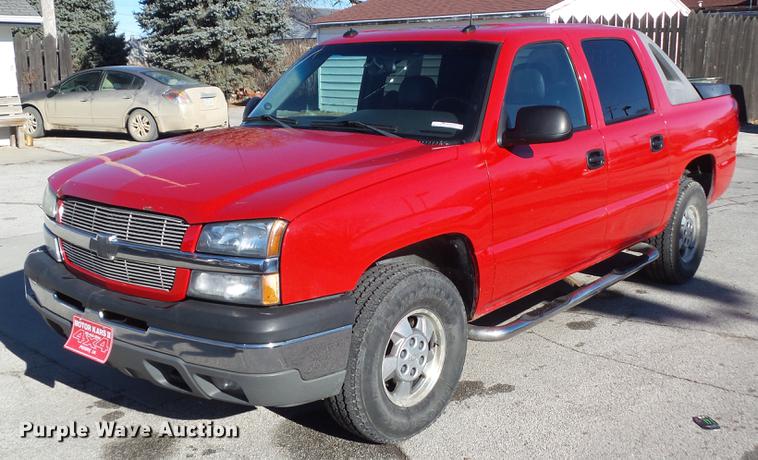 image for item EM9050 2003 Chevrolet Avalanche 1500 pickup truck