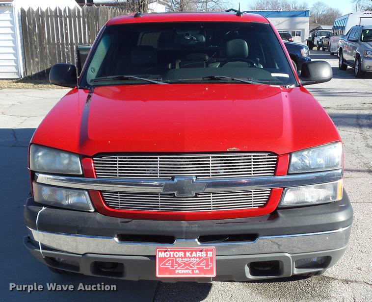 image for item EM9050 2003 Chevrolet Avalanche 1500 pickup truck