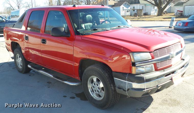 image for item EM9050 2003 Chevrolet Avalanche 1500 pickup truck