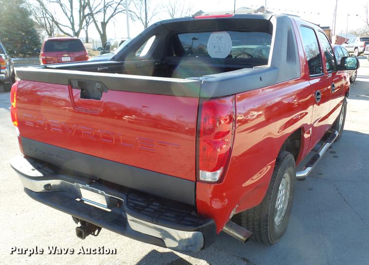 image for item EM9050 2003 Chevrolet Avalanche 1500 pickup truck