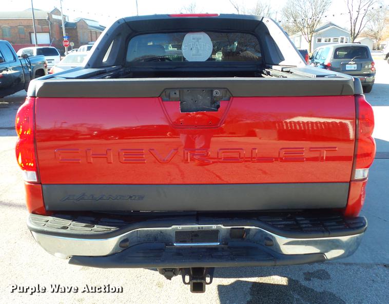 image for item EM9050 2003 Chevrolet Avalanche 1500 pickup truck