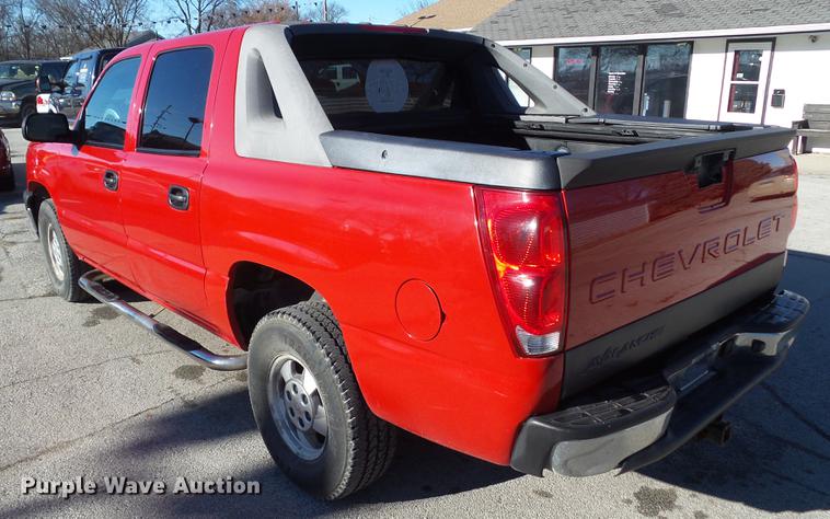 image for item EM9050 2003 Chevrolet Avalanche 1500 pickup truck