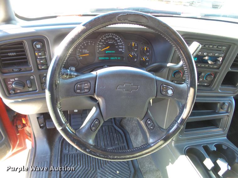 image for item EM9050 2003 Chevrolet Avalanche 1500 pickup truck