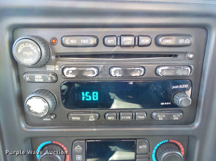 image for item EM9050 2003 Chevrolet Avalanche 1500 pickup truck