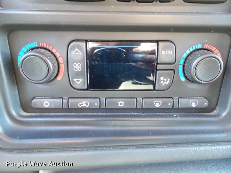 image for item EM9050 2003 Chevrolet Avalanche 1500 pickup truck