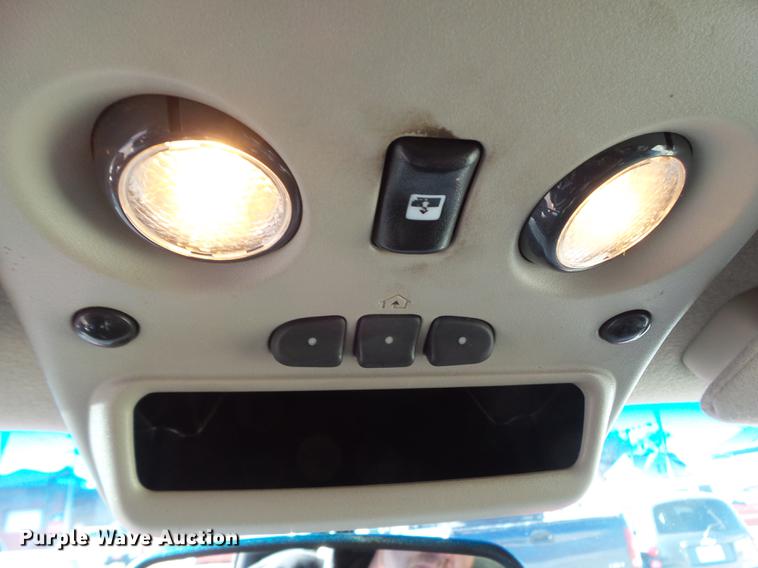 image for item EM9050 2003 Chevrolet Avalanche 1500 pickup truck