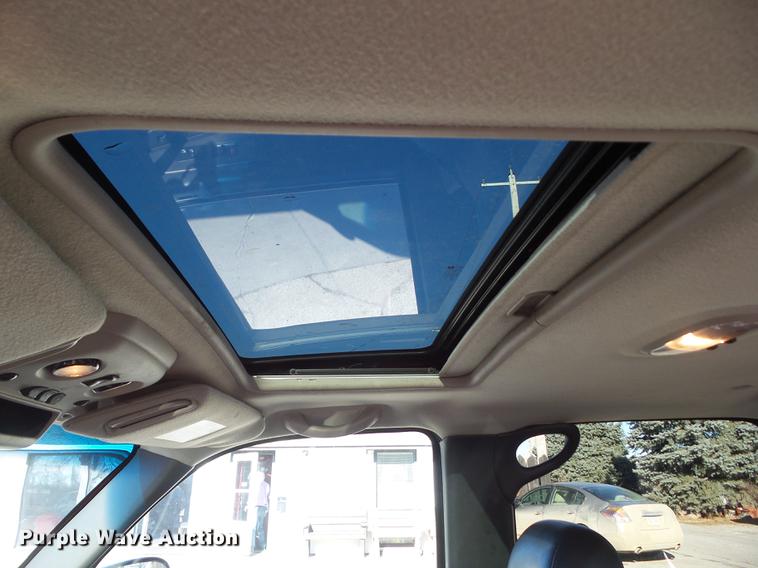 image for item EM9050 2003 Chevrolet Avalanche 1500 pickup truck