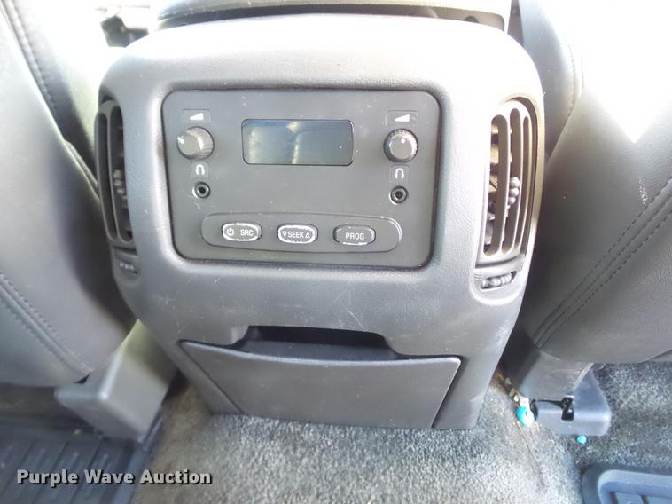 image for item EM9050 2003 Chevrolet Avalanche 1500 pickup truck