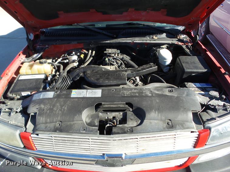 image for item EM9050 2003 Chevrolet Avalanche 1500 pickup truck