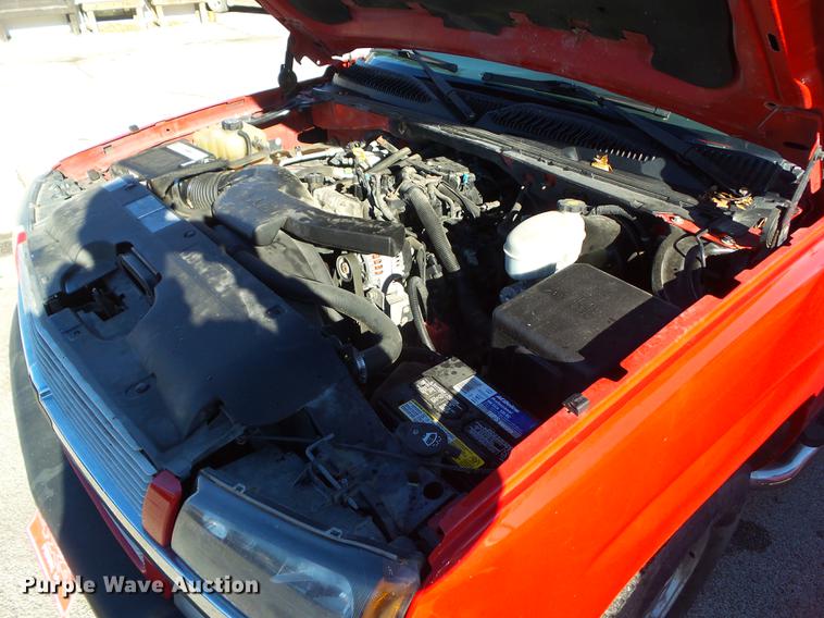 image for item EM9050 2003 Chevrolet Avalanche 1500 pickup truck