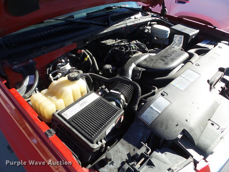 image for item EM9050 2003 Chevrolet Avalanche 1500 pickup truck